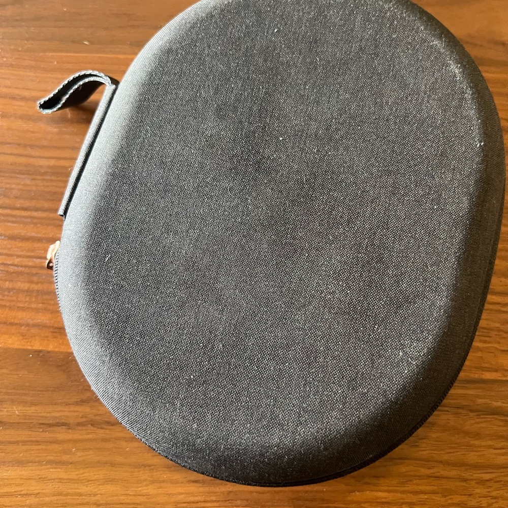 Sony Black Over-Ear Noise Cancelling Headphones with Case - Picture 2 of 2